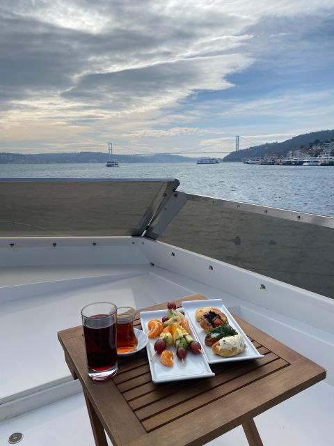 İstanbul: Sunset Cruise with Refreshments - The route: palaces, mosques, and bridges along the Bosphorus