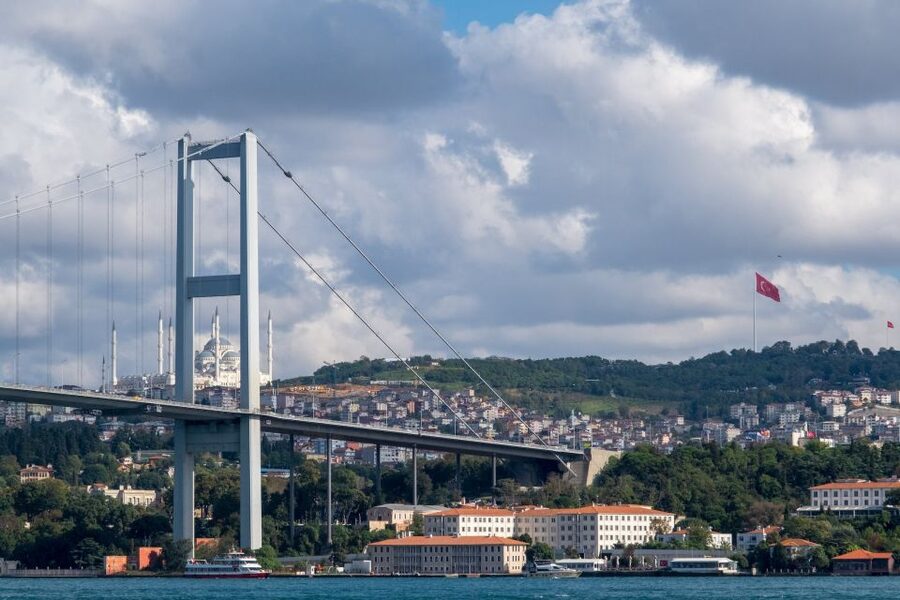 Istanbul: Sunset or Day Small-Group Yacht Cruise with Snacks - Practical logistics: meeting points, timing, and what to pack