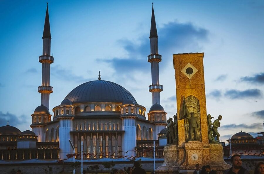 Istanbul: Taksim District Half-Day Walking Tour - Side Streets, Bookstores, and Pub Stops: when the route slows down