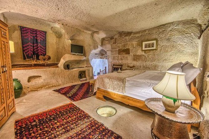 Istanbul to Cappadocia 2 Day Tour with Guide, Flights and Hotels - Cave hotel plus lunch stops: what you actually get each day