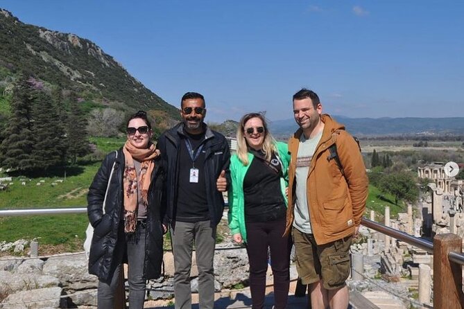 Istanbul to Ephesus Full Day Guided Tour, Flight and Lunch incl. - Lunch in a local restaurant: simple meal, big timing value