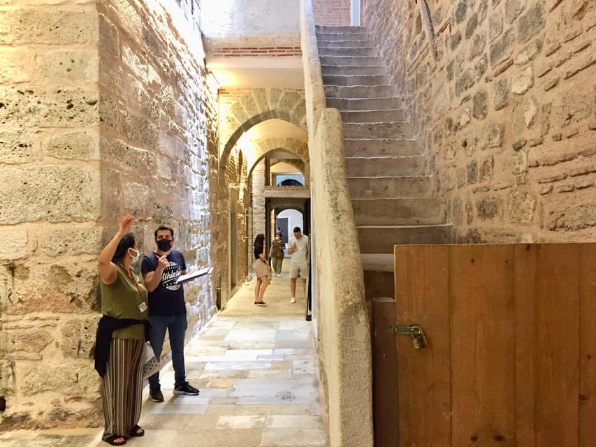 Istanbul Topkapı Palace and Harem Guide Tour - Meeting at Foodie-ist: a simple start in Sultanahmet