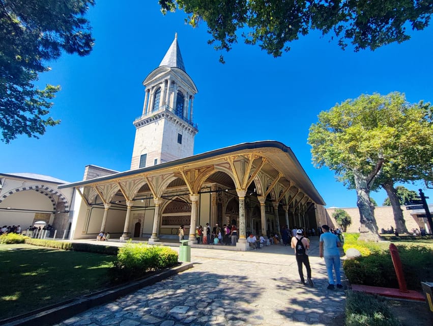Istanbul Topkapı Palace and Harem Guide Tour - Finishing at Topkapi Palace Museum: a handy place to continue
