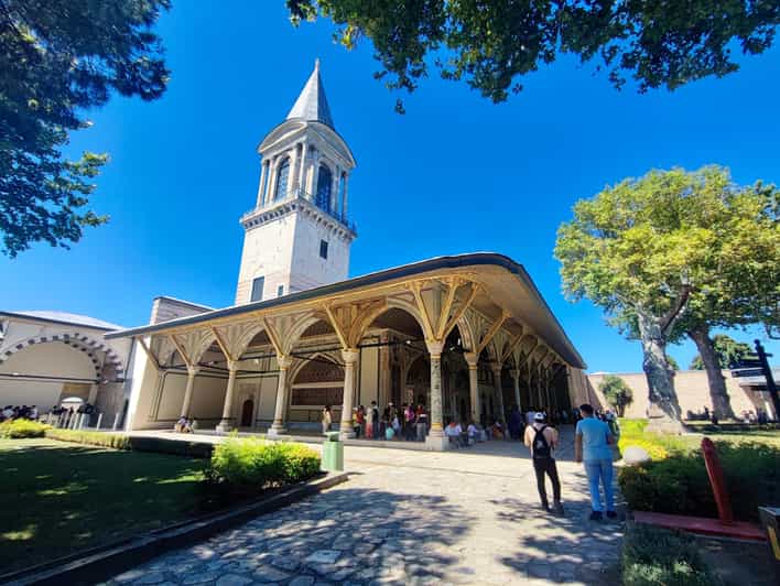 Istanbul Topkapı Palace and Harem Guide Tour - Skip-the-line entry and express security: where time actually gets saved