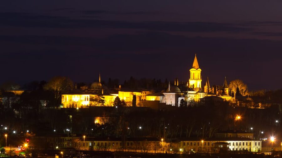 Istanbul: Topkapi Palace and Harem Guided Tour - Finding the meeting point behind Sultanahmet’s landmarks