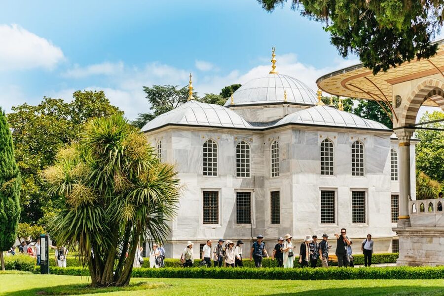 Istanbul: Topkapi Palace and Harem Guided Tour with Ticket - Value for $55: when the guide earns its keep