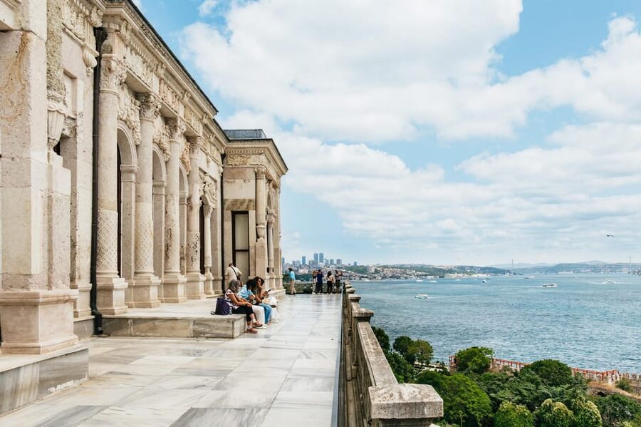 Istanbul: Topkapi Palace and Harem Guided Tour with Ticket - The first guided stretch: setting context before you walk the courtyards