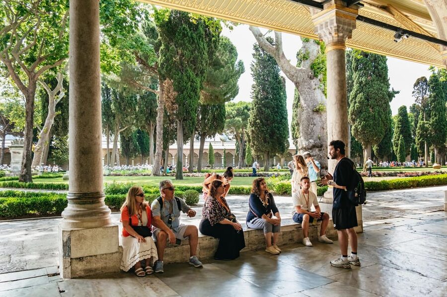 Istanbul: Topkapi Palace and Harem Guided Tour with Ticket - Topkapi Palace for 2 hours: how the complex tells the story