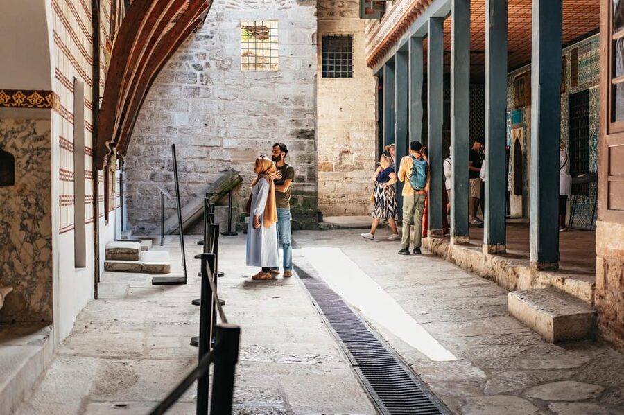 Istanbul: Topkapi Palace and Harem Guided Tour with Ticket - How timing really affects your 3-hour visit