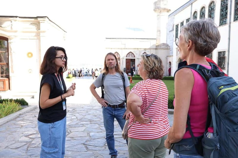 Istanbul: Topkapi Palace and Harem Museum Tour with Ticket - Topkapi Harem Museum: the private world, explained clearly