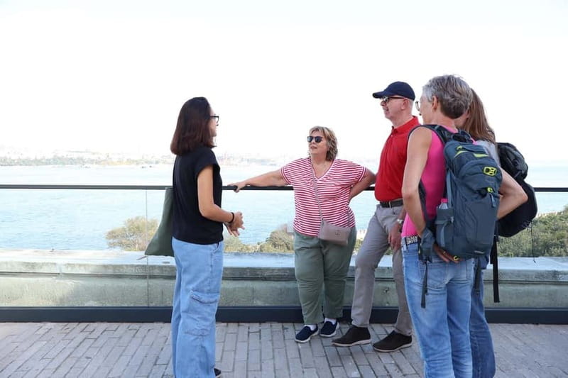 Istanbul: Topkapi Palace and Harem Museum Tour with Ticket - Sultanahmet District walk and photo stop: get your bearings fast