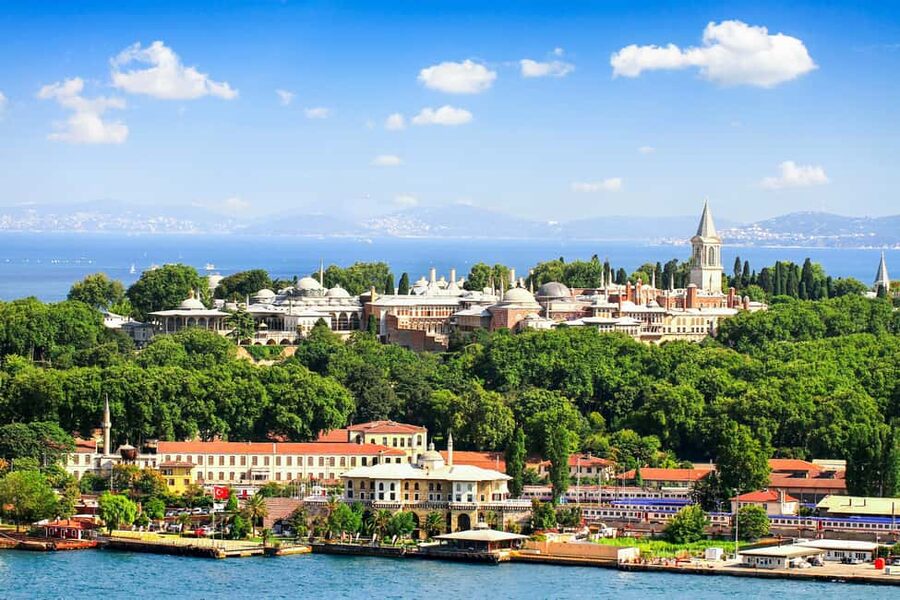 Istanbul: Topkapi Palace and Harem Ticket with Audio Guide - Crowds, walking, and what to bring to enjoy it