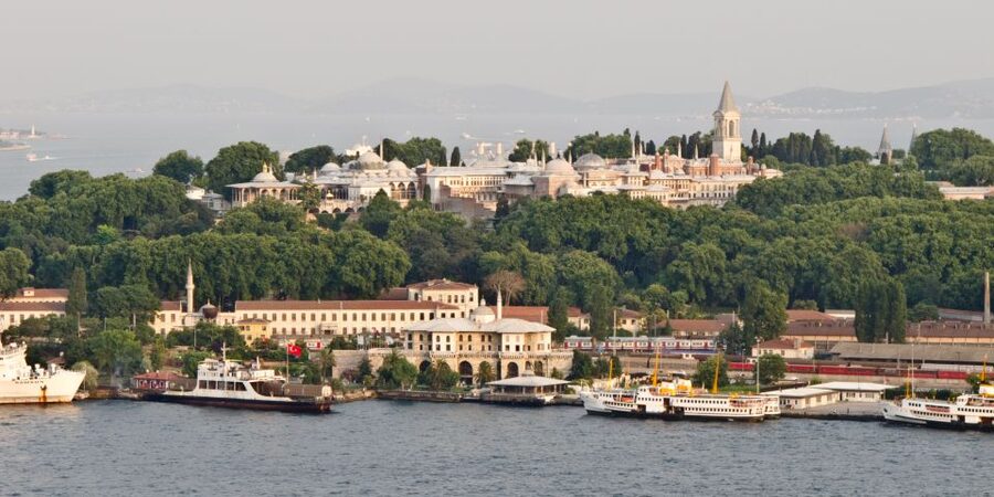 Istanbul: Topkapi Palace Guided Tour - Entering Topkapi fast: what skip-the-line changes