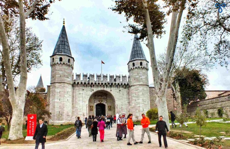 Istanbul: Topkapi Palace Guided Tour - Courtyards and terraces: where the photos and the perspective happen