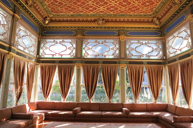 Istanbul: Topkapi Palace Guided Tour and Skip The Line - Guide style and pacing: when 90 minutes feels perfect or rushed