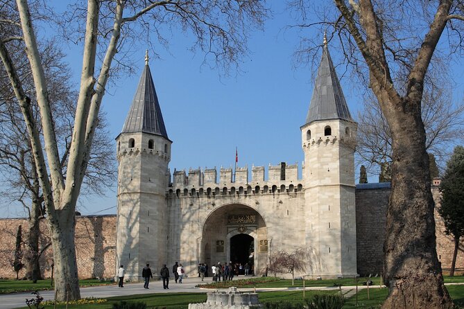 Istanbul: Topkapi Palace Guided Tour and Skip The Line - Topkapi Palace in 90 minutes: the courtyards and rooms that anchor the story