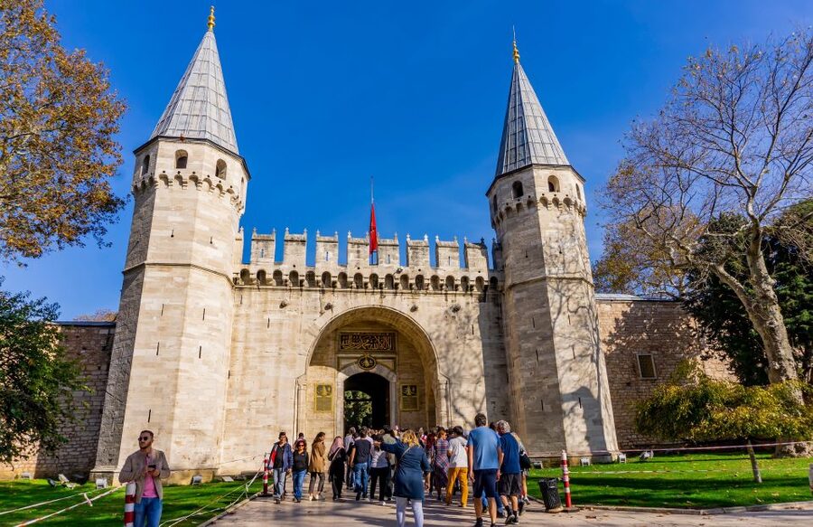 Istanbul: Topkapi Palace, Hagia Sophia & Blue Mosque - The guide factor: why Emel and Omar-style tours feel different
