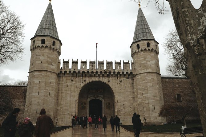 Istanbul Tour - Half Day Afternoon - Stop 4: Sogukçeşme Sokağı for street-level Istanbul between two giants