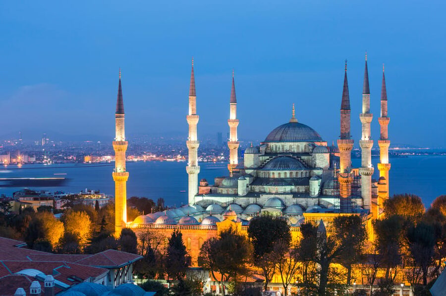 Istanbul: Tour of Hagia Sophia and Blue Mosque By Night - Guides and Languages: When the Narration Works, It Changes the Visit