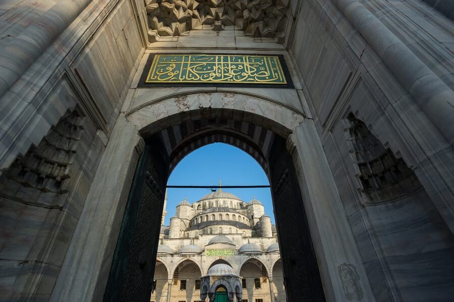 Istanbul: Tour of Hagia Sophia and Blue Mosque By Night - Meeting at Alman Çeşmesi: A Clear Start in Sultanahmet
