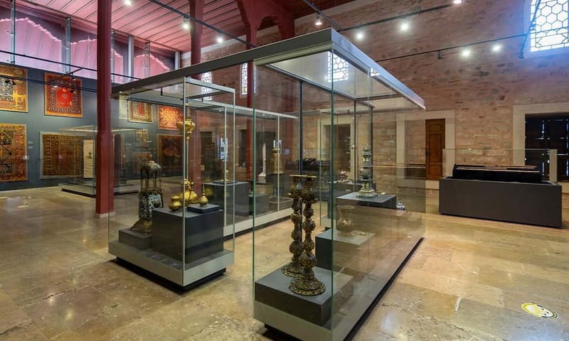 Istanbul: Turkish and Islamic Arts Museum Fast-Track Entry - What you’ll see: calligraphy, textiles, ceramics, and more