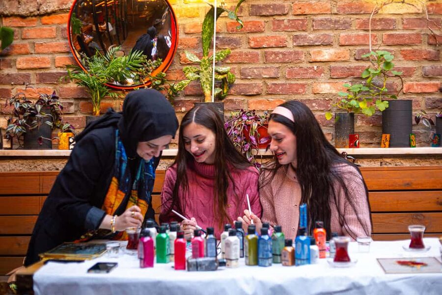 Istanbul: Turkish Calligraphy Workshop & Brass Framed Glass - The cozy cafe start: coffee, tea, and the Hat calligraphy lesson