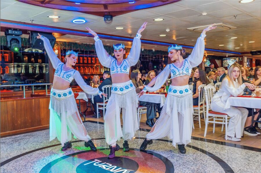 İstanbul: Turkish Night On the Bosphorus with Private Table - Drinks, photos, and small extras: the budget reality check