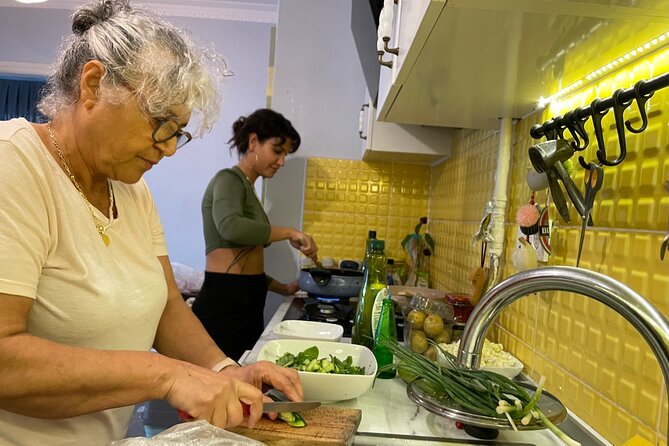 Istanbul Vegan/Vegeterian Cooking Class with Locals at Home - Practicalities That Affect Your Evening