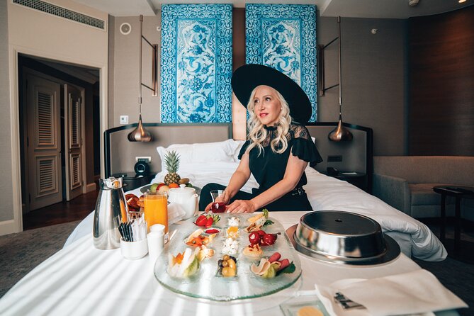 Love in Istanbul: Perfect Photo Moments at Iconic Locations - Süleymaniye Mosque and Balat: portraits with a more lived-in feel