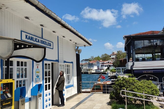 Luxury Bosphorus Yacht Cruise – Stopover in Asian Side - Choosing Your Side and Your Seat for the Best Light