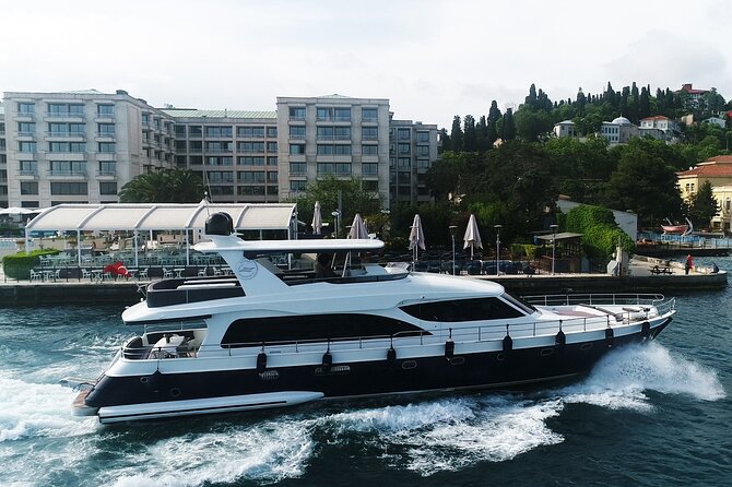 Luxury Bosphorus Yacht Cruise – Stopover in Asian Side - Board Comfort and Food: What’s Included (and What You Can Add)