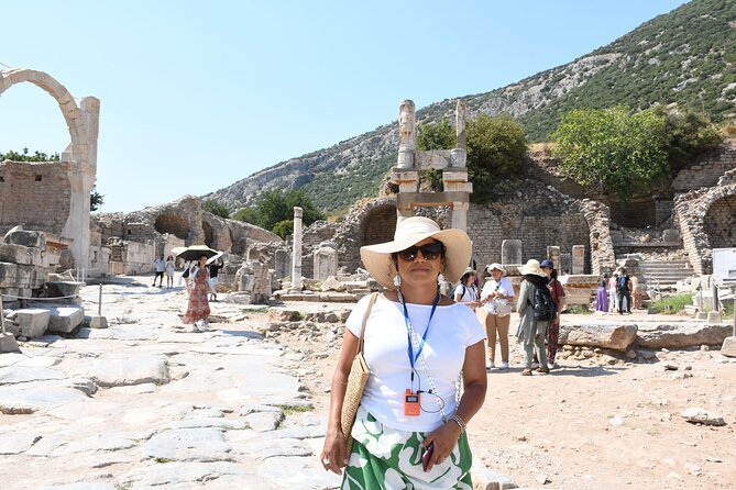 Luxury Ephesus Day Trip from Istanbul - Selçuk Citadel Views and the Included Turkish Lunch