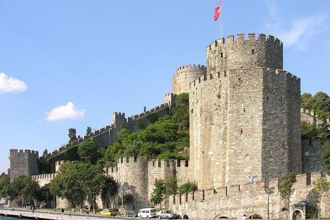 Panoramic City Tour with Bosphorus Strait Sightseeing Cruise - Bosphorus Cruise Time: Rumeli Fortress, Yıldız Palace Gardens, and the Bridge Moment