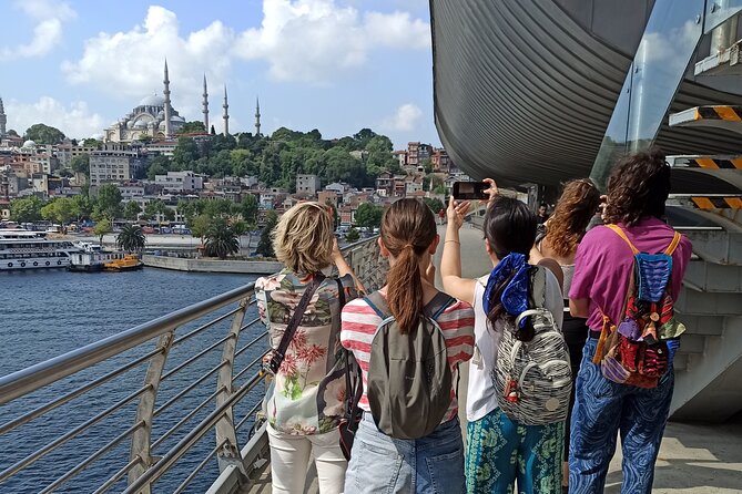 Photograph the Hidden Corners of the Grand Bazaar in Istanbul - Workshops and tea-making: the moments with real texture
