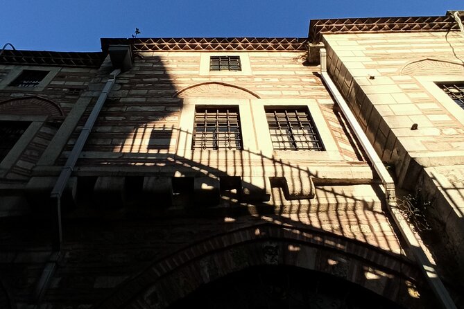 Photograph the Hidden Corners of the Grand Bazaar in Istanbul - Rooftop views and the Skyfall-style moment