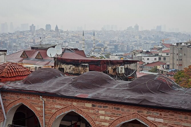 Photograph the Hidden Corners of the Grand Bazaar in Istanbul - How to photograph without turning the bazaar into a zoo