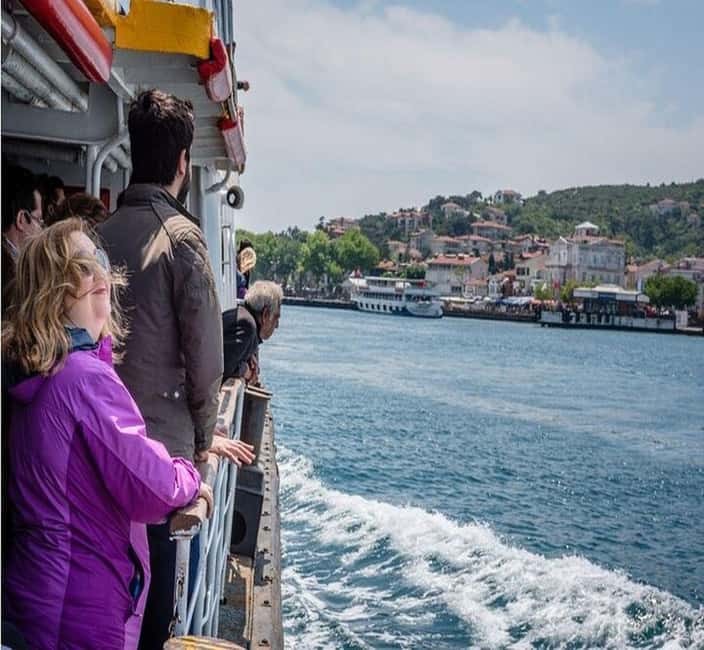 Princes Island Full Day Tour - Heybeli or Kınalı & Büyükada - Büyükada Arrival: Wooden Mansions, Sea Air, and Seagulls