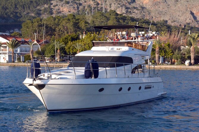 Private 2-Hour Bosphorus Cruise with Yacth - A Two-Hour Private Yacht Cruise Through the Bosphorus
