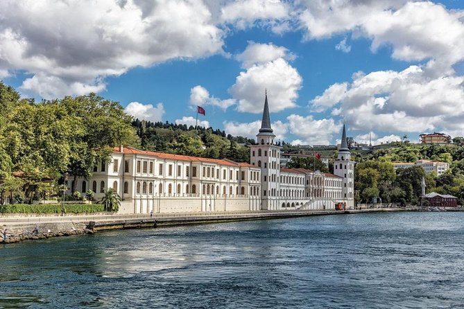 Private Bosphorus Cruise and Egyptian Bazaar with Motor Yacht - Rumelihisar Fortress and Rumeli Hisari: Watching the Siege Story From Outside