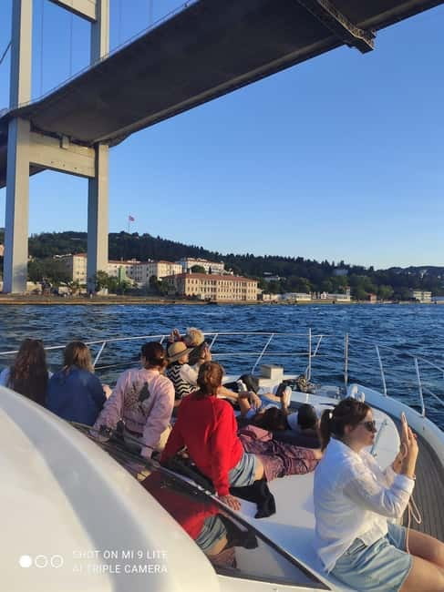 Private Bosphorus Yacht with Local Guide and Snacks - The 2-Hour Route: Landmarks You’ll See on the Bosphorus