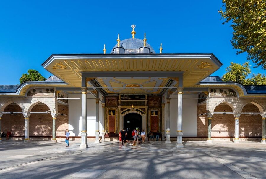 Private Car Tour of Istanbul Old City and Top 7 Attractions - Sultanahmet beyond the main monuments: Egyptian Bazaar and Beyazıt context stops