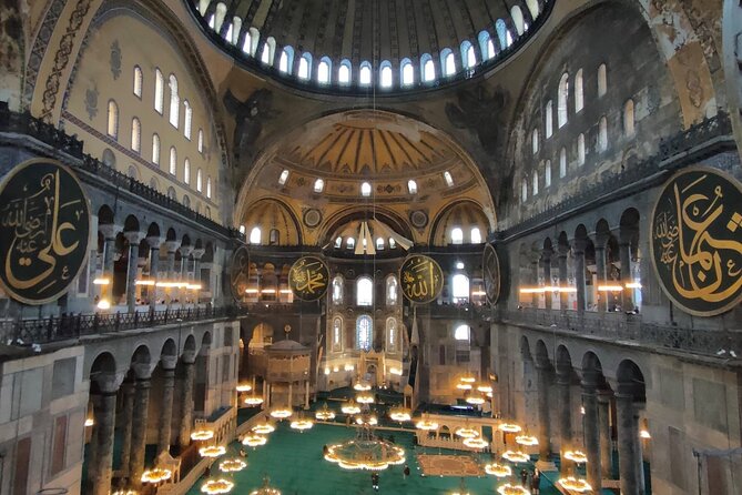 Private Guide in Istanbul in Spanish - Hagia Sophia: Museum Space vs. Mosque Rules