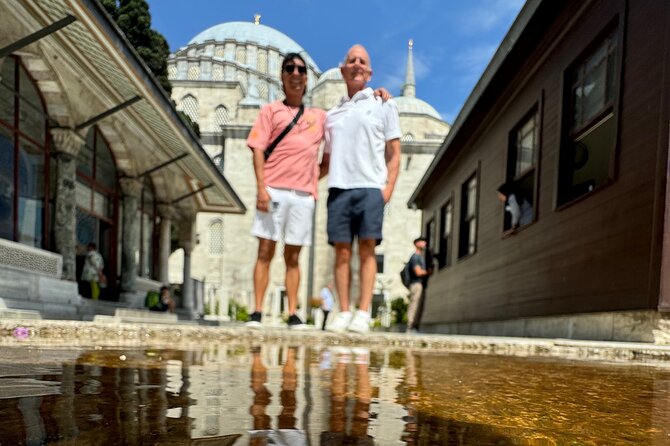 Private Guide in Istanbul in Spanish - The Blue Mosque: Tile Power and the Real Dress Code