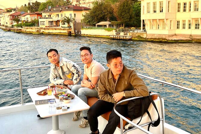 Private Luxury Yacht Cruise in Istanbul Bosphorus - Dolmabahçe Palace: A 19th-Century Power Symbol on the Shore