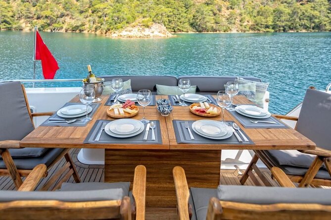 Private Luxury Yacht Cruise on Bosphorus - Ortaköy and Bebek: Waterfront Neighborhood Views at a Relaxed Pace