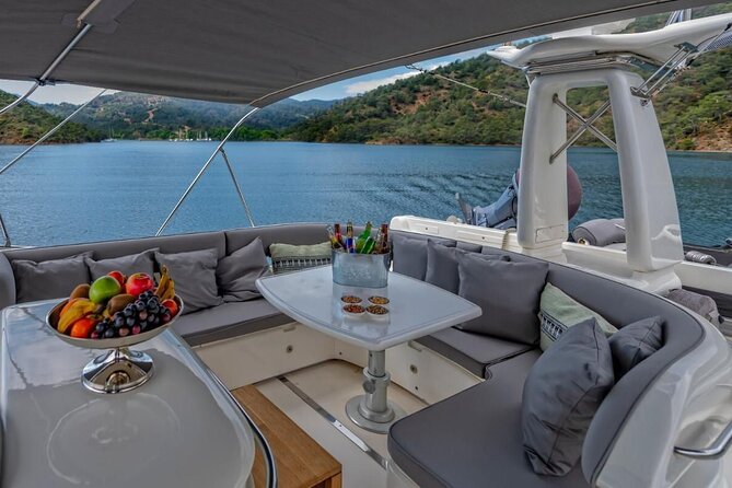 Private Luxury Yacht Cruise on Bosphorus - Bosphorus Bridges and the Fortress Pass: Big Engineering, Big Meaning