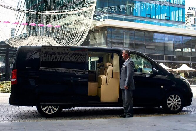 Private Mercedes Istanbul VIP Transfer from Airports and Hotels - Riding in Comfort: Air-Conditioned Private Transport in Istanbul Traffic