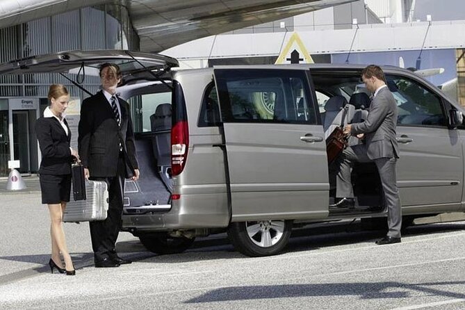 Private Transfer from Sabiha Gokcen Airport (SAW) to Istanbul Hotels - Finding Your Driver at the Airport: Column 13 and the G55 Board