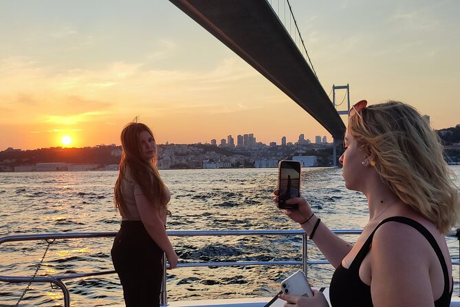 Scenic Bosphorus Sunset Cruise – 2.5 Hours of Luxury & Views - Üsküdar and Maiden’s Tower at Dusk