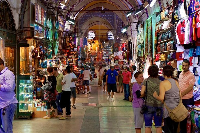 Shopping in Grand Bazaar - Meeting near Çemberlitaş and reaching the bazaar entrance fast